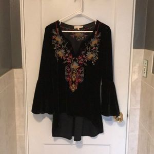 Velour bell sleeved top.